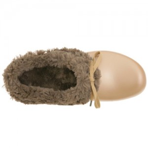 Crocs Gretel Clogs is lines with faux fur that is perfect for fall and winter!